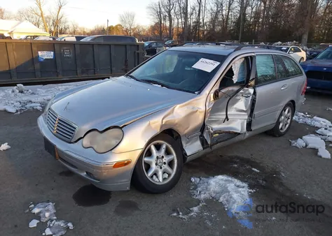 2003 Mercedes-Benz C 240 z USA, uszkodzony, nr VIN WDBRH61J73F389892